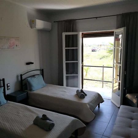 Issos Apartments Ájos Jeórjos Eksteriør bilde