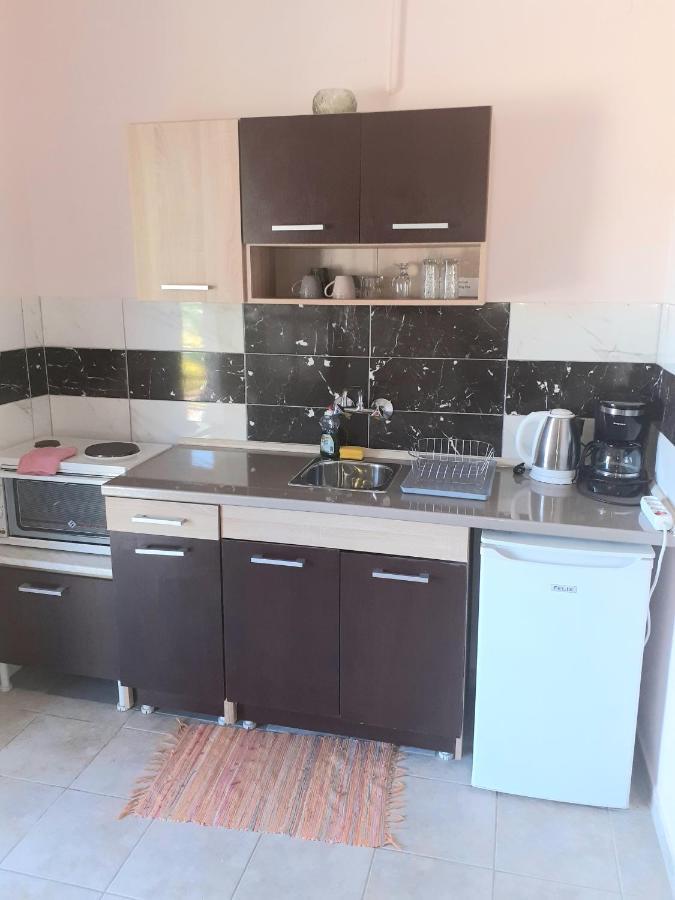 Issos Apartments Ájos Jeórjos Eksteriør bilde