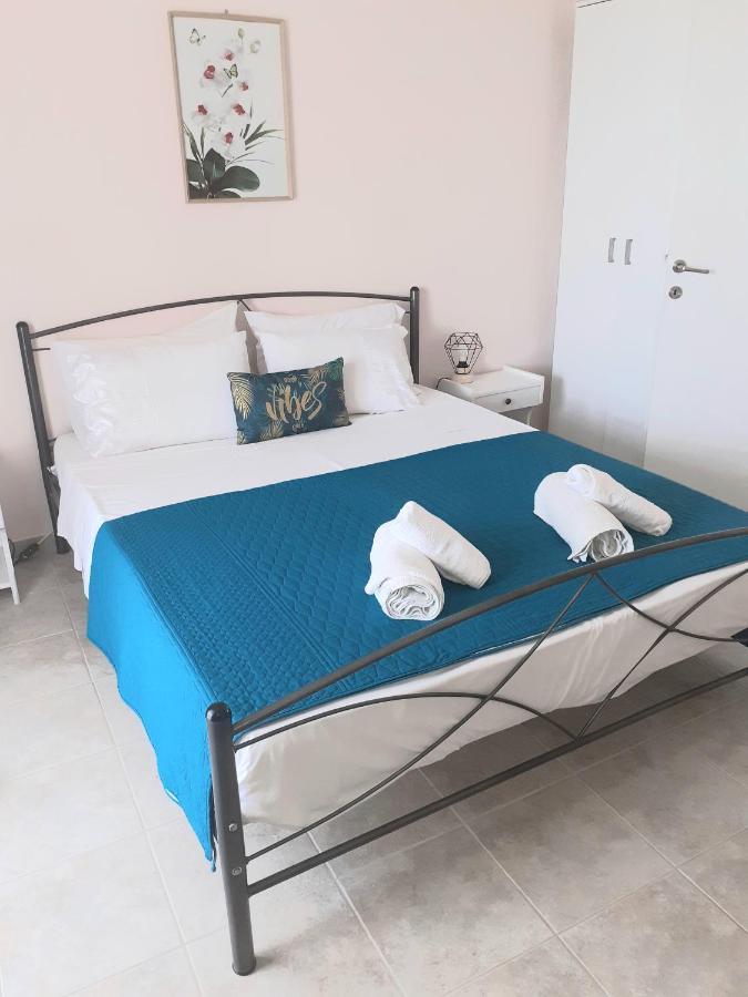 Issos Apartments Ájos Jeórjos Eksteriør bilde