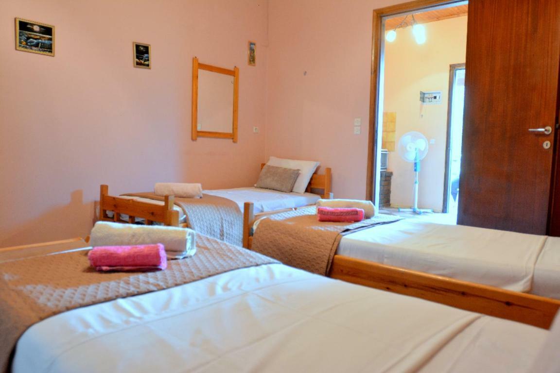 Issos Apartments Ájos Jeórjos Eksteriør bilde