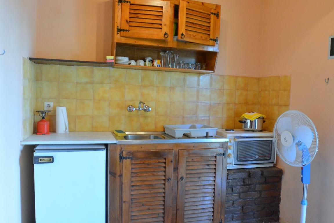 Issos Apartments Ájos Jeórjos Eksteriør bilde