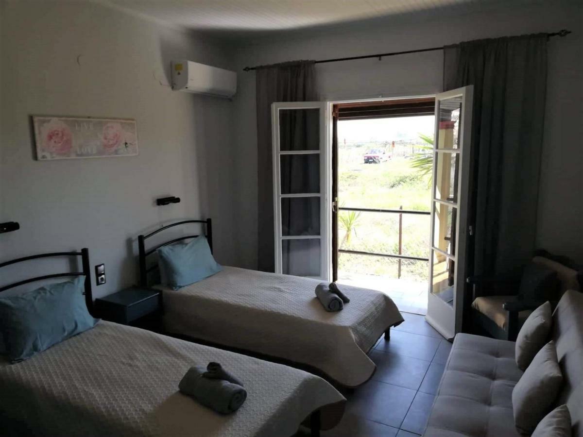 Issos Apartments Ájos Jeórjos Eksteriør bilde