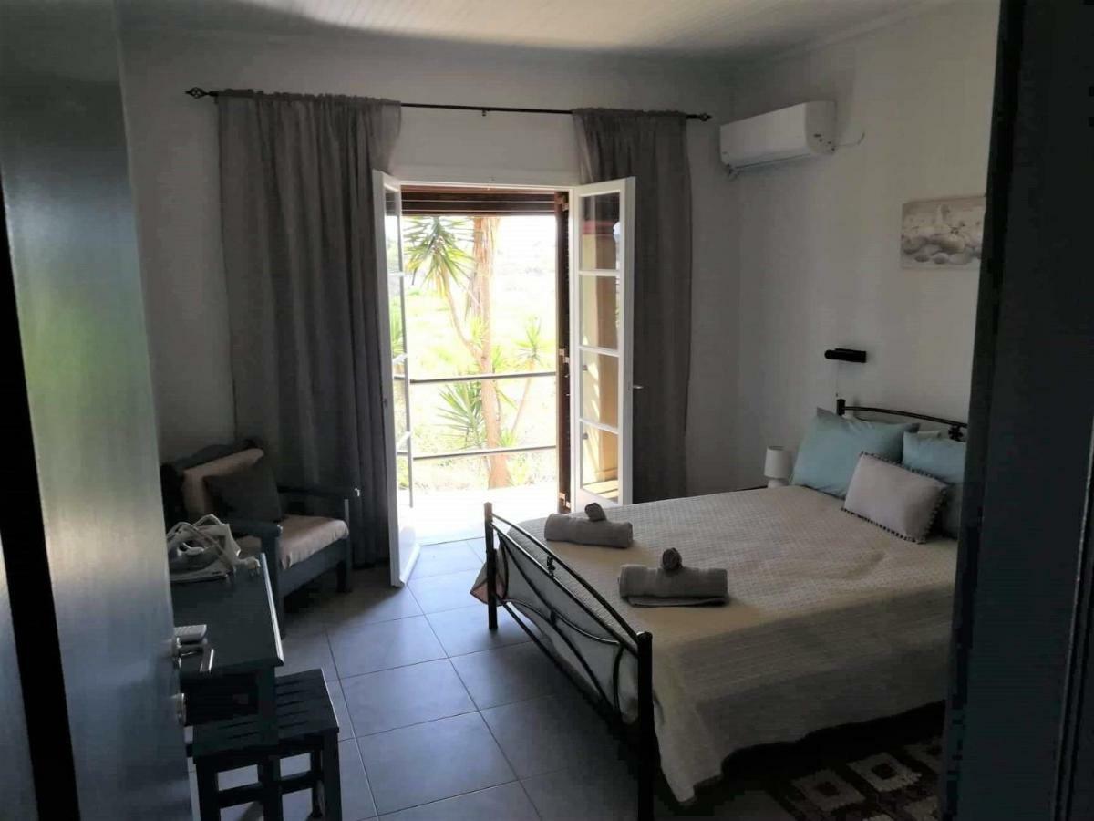 Issos Apartments Ájos Jeórjos Eksteriør bilde
