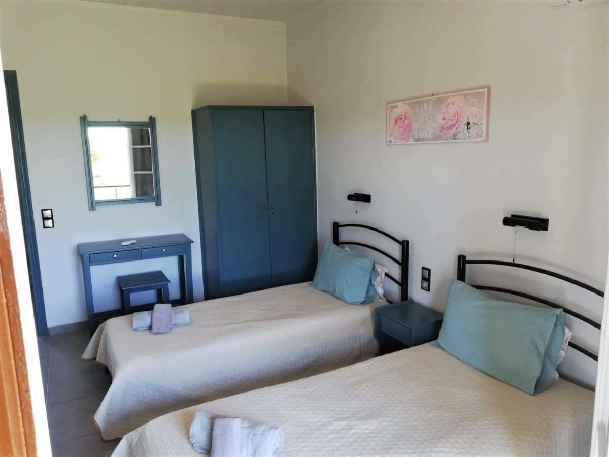 Issos Apartments Ájos Jeórjos Eksteriør bilde
